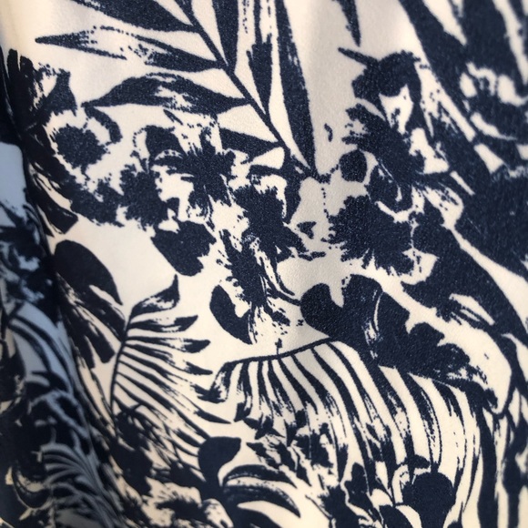 Paper Crane White & Navy Floral Dress, Medium - Picture 3 of 6